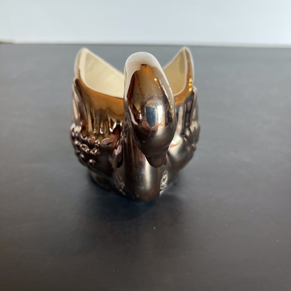 Vintage Weeping Swan with Platinum 22kt Overlay - Picture 2 of 10